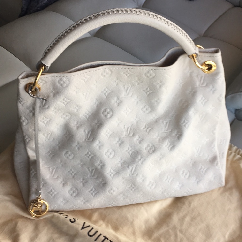 Louie Vuitton Artsy bag